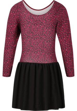 Rosa langærmet kjole med sort nederdel, med en bluse med hjerteprint. Blødt stof, scoop-udskæring og detaljer med indsamlet nederdel.
