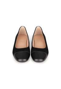 Zapatos planos de ante negro con punta redonda y la parte delantera en negro brillante contrastante. Forro interior suave, diseño minimalista y suela plana.