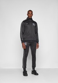 New Era MLB NEW YORK YANKEES TRACKSUIT SET - Club wear - black