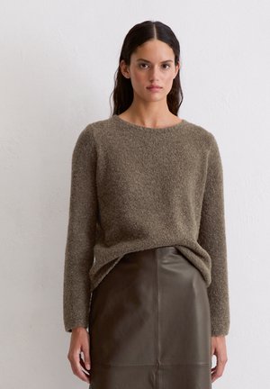 - Sweter