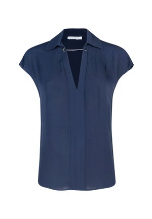 Blusa blu navy a maniche corte con colletto a punta e scollatura a V profonda, caratterizzata da pieghe frontali sottili e tessuto leggero e liscio.