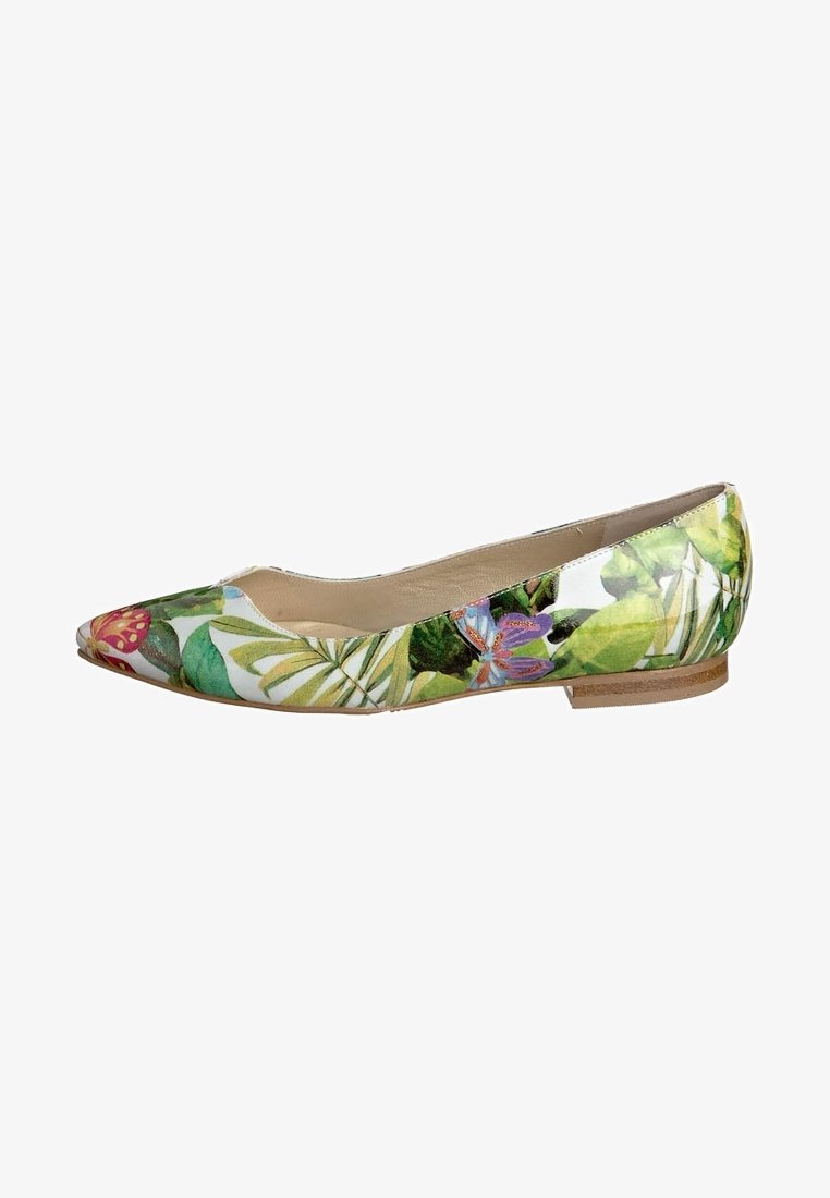 Blomstret ballerina sko med spidse tæer, der har en blank finish, lys beige indvendig og en minimalistisk flad sål.