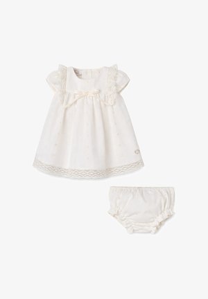 Robe blanche pour bébé avec bordure en dentelle, manches courtes et bloomer assorti à volants en dessous.