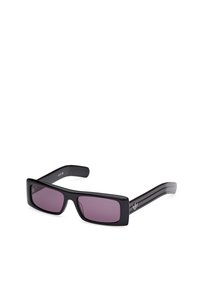 Ochelari de soare dreptunghiulari negri cu lentile de culoare violet. Tempi texturați cu un logo. Finisaj lucios pe rame, design elegant.