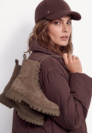 Tamaris, TAMARIS DAMEN STIEFELETTEN SCHUHE SCHNÜRBOOTS - Bottines à plateau - taupe