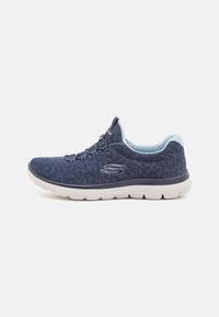 Unselected, navy/light blue