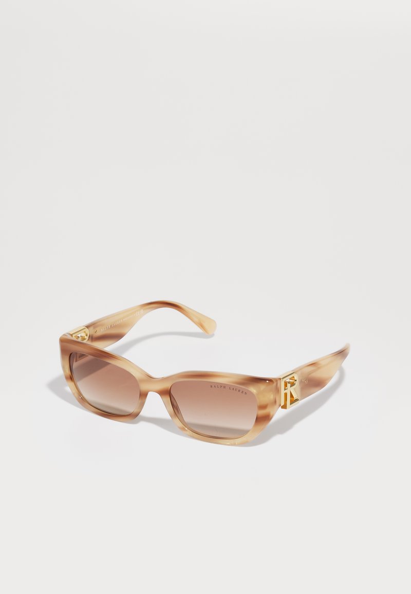 Ochelari de soare din acetat cu lentile de culoare brun deschis cu gradient, formă pătrată, accent cu logo auriu pe braț, textură netedă și finisaj ușor lucios.