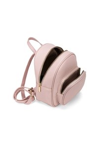 Zaino in finta pelle rosa con due tasche frontali con zip, design arrotondato, spallacci regolabili e dettagli in metallo dorato.