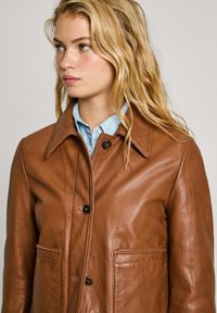 Pepe Jeans HILLARY - Kožnata jakna - nut brown