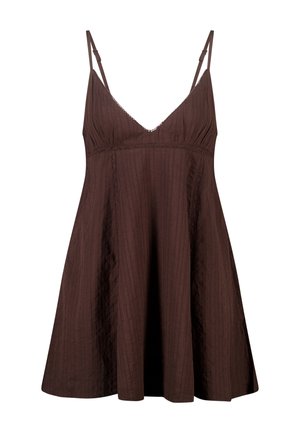 Bruine mouwloze jurk met verstelbare spaghettibandjes, V-hals, aangesloten bustier en A-lijn rok met subtiele verticale textuur.