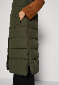 Noisy May NMDALCON LONG VEST - Vest - kombu green