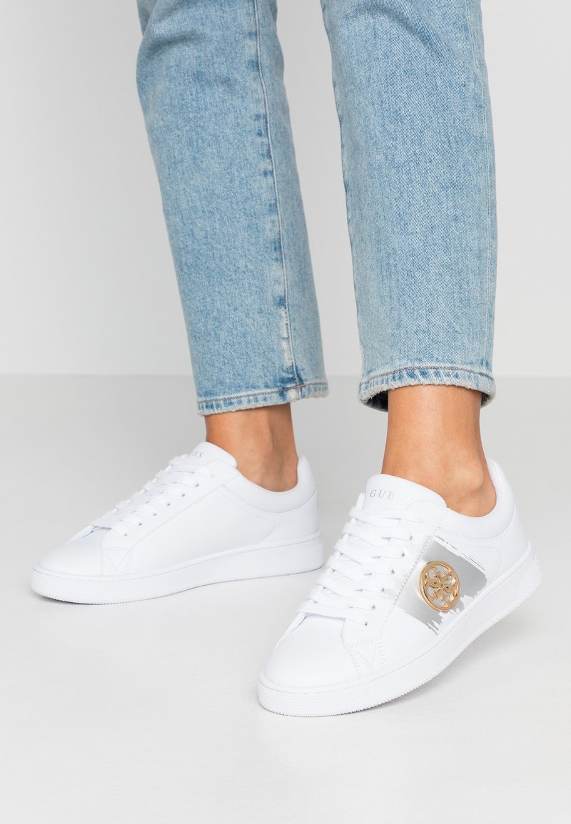 Guess - REIMA - Sneakers basse - white/gold, Ingrandire