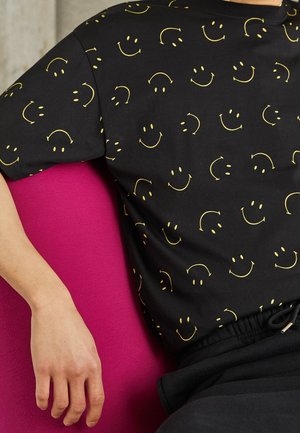 T-shirt med print - black