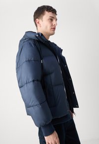 Tommy Jeans BRANDED PUFFER JACKET - Vinterjakke - dark night navy