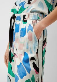 s.Oliver MIT ALLOVER-PRINT - Broek - ecru