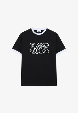 T-shirt nera a maniche corte con colletto e polsini bianchi, con testo bianco audace "TI AMO GCDS" centrato sul davanti.