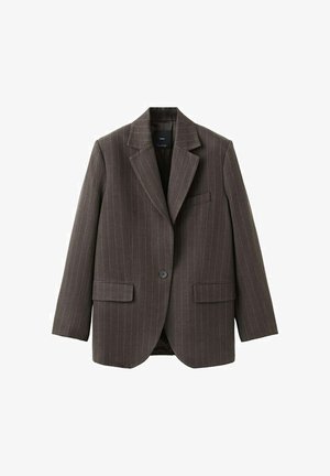 Temno rjav en gumb blazer z nežnimi svetlimi črtami, z zarezanim ovratnikom, žepi s poklopcem in prsno žepno odprtino, prikazan na belem ozadju.