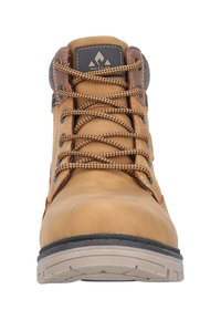 Bruna läderankelsko med grå meshdetaljer, rund tå, svarta snören, texturerad gummisula och en logotyp-patch på tungan.