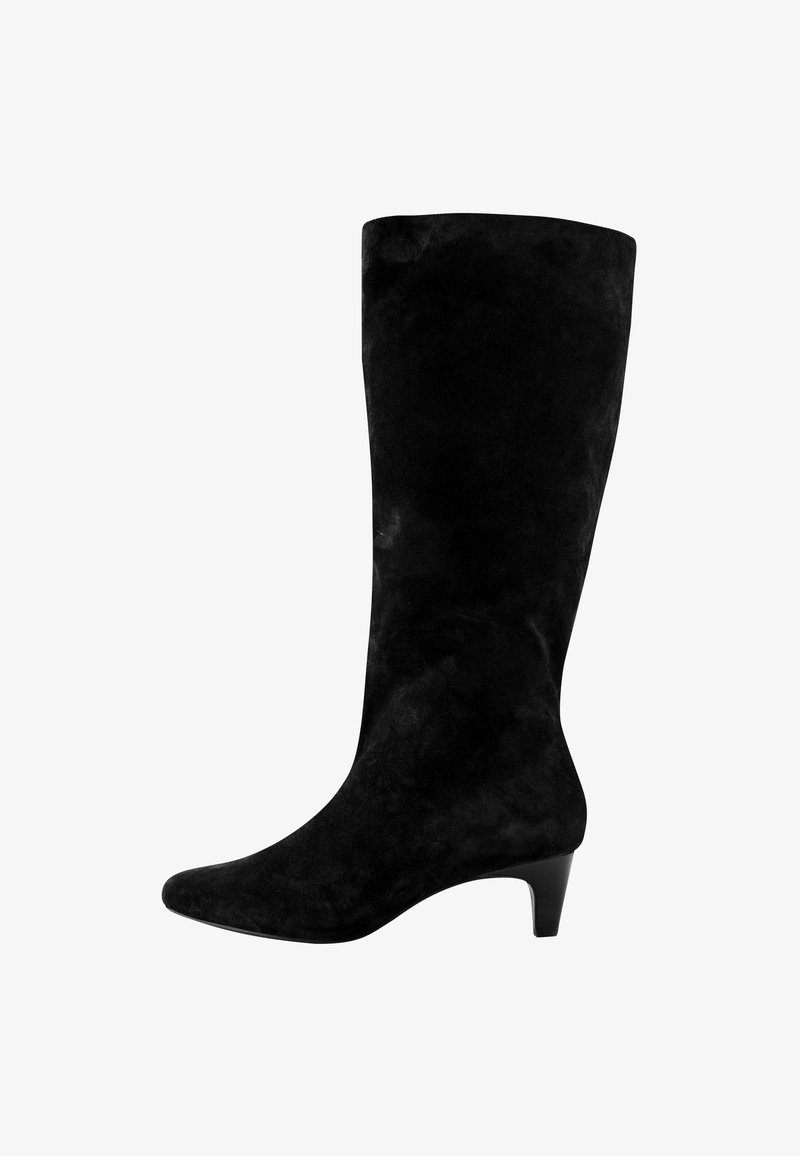 Bottes noires taille genou en daim avec un design effilé, un léger talon, une texture lisse et sans embellissements visibles.
