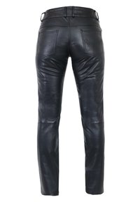 Zwarte leren broek met een gladde textuur, voorzien van twee achterzakken met een zigzag stiksel en een slim fit ontwerp.