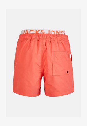 Korallenfarbene Badeshorts mit einem elastischen Bund, der das "JACK & JONES"-Logo trägt. Enthält eine Seitentasche und besteht aus leichtem Material.