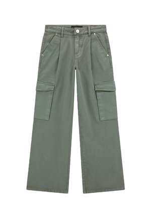 Pantaloni cargo verde oliva realizzati in cotone, con gamba larga, pieghe frontali e due tasche laterali. Chiusura con bottone a pressione e zip.
