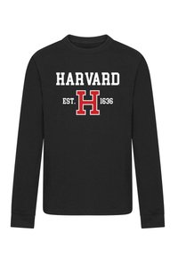 Schwarz langärmliges T-Shirt mit weißem "HARVARD" Schriftzug, einem roten "H"-Logo und "EST. 1636" in Weiß. Hergestellt aus weichem Stoff, normale Passform.