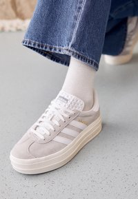 Unausgewählt, grey two/footwear white/core white