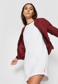 Urban Classics Bomberjacks - burgundy