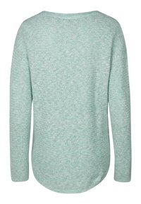 Pull tricot vert clair avec une texture subtile, col large et manches longues. Présente un ourlet arrondi et une coupe décontractée.