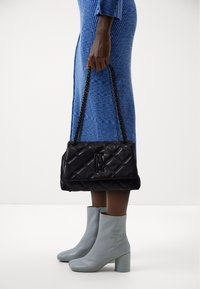 Steve Madden BJOLENE - Borsa a tracolla - black