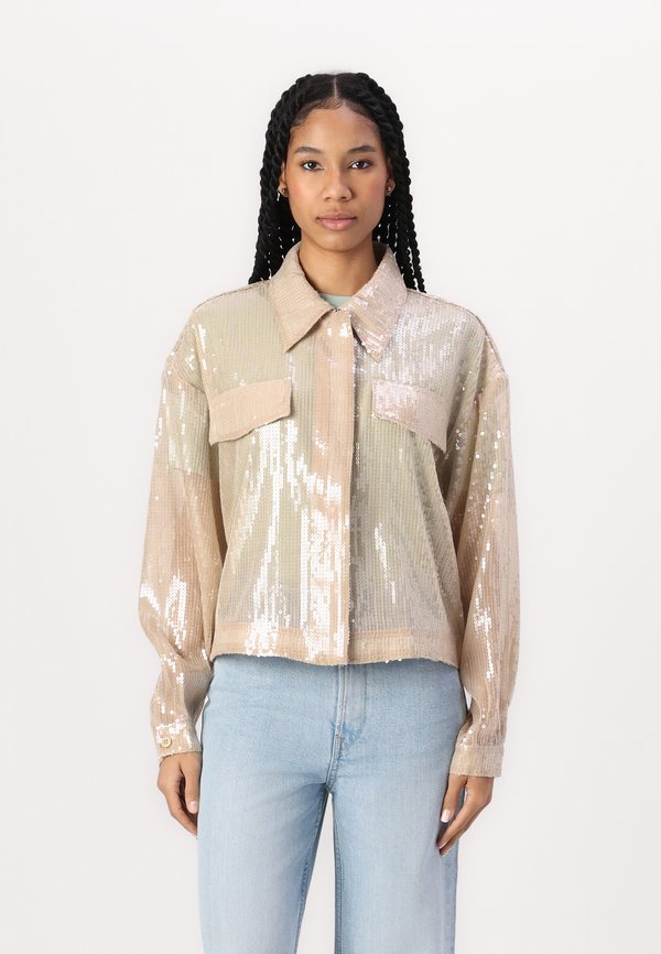 TRUCKER JACKET - Leichte Jacke - warm sand