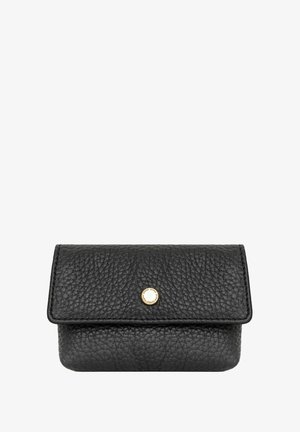 Czarny skórzany portfel o strukturalnej fakturze, z złotym zapięciem na zatrzask i prostokątnym kształcie. Kompaktowy design odpowiedni do małych przedmiotów.