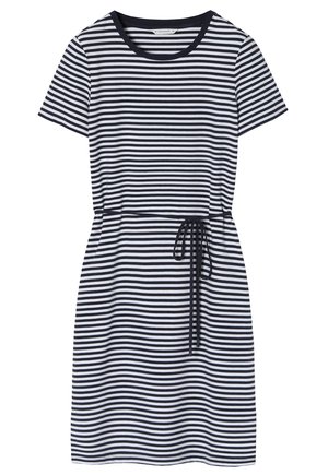 Csíkos, rövid ujjú ruha tengerészkék és fehér színben, kerek nyakkivágással és deréknál megkötős övvel az állítható illeszkedésért. Puha szövettextúra.