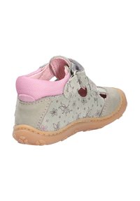 Hellgraue Kindersandalen mit pinken Akzenten, Blumenmuster, Obermaterial aus Stoff, offenen Seiten undGummisohle für bessere Griffigkeit.