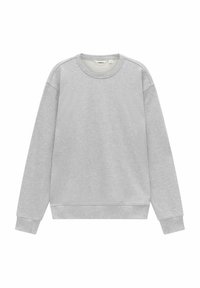 Sweat-shirt gris clair en matière douce, avec col rond, manches longues, poignets côtelés et ourlet droit avec un design minimaliste.