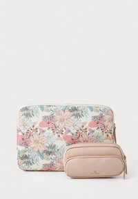 Housse d'ordinateur portable imprimée de fleurs avec une fermeture éclair rose clair. Dotée d'un motif floral multicolore, d'une texture lisse et d'accents en quincaillerie dorée.