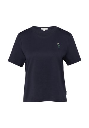 T-shirt en coton bleu marine à manches courtes avec une petite broderie florale blanche et verte sur la poitrine gauche et un col rond.