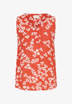 Crvena bezrukavna bluza s V-izrezom, s bijelim cvjetnim uzorkom, lagani materijal i opušteni kroj. Dekoracija uključuje središnju gumbe.