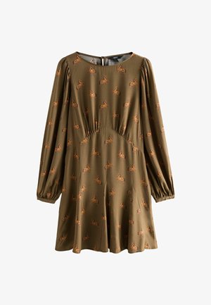 Olivegrünes Kleid mit langen Ärmeln, das eine geraffte Taille und wiederholte Pferdedrucke aufweist. Weicher Stoff mit Rundhalsausschnitt und Rückenverschluss.