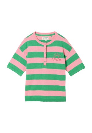Trumpomis rankovėmis megztinis marškinėliai su žaliomis ir rožinėmis horizontaliomis juostomis, su sagomis užsegama plokštele ir mažu siuvinėjimu ant krūtinės – saulės ir bangų motyvu.