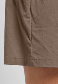 Jack Wolfskin DESERT - Shorts outdoor - cold coffee
