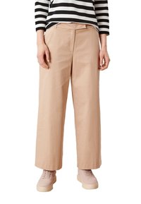 s.Oliver BLACK LABEL REGULAR WIDE LEG - Stoffhose - sandstein