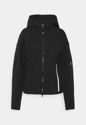 Sort fuld-zip hættetrøje med to lynlåslommer foran, lange ærmer og hætte, med et lille hvidt Adidas-logo på venstre ærme.