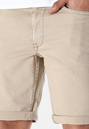 Blend, KNOPF REISSVERSCHLUSS UND SEITLICHEN EINGRIFFTASCHEN IN KLASSISCHER FORM MIT GERADEM BEIN - Jeans Shorts - beige