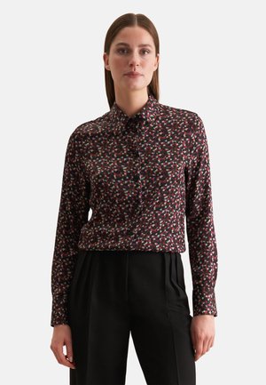 Camicia a bottoni floreale in un profondo bordeaux, caratterizzata da un motivo colorato di piccoli punti. Maniche lunghe e design del colletto classico.