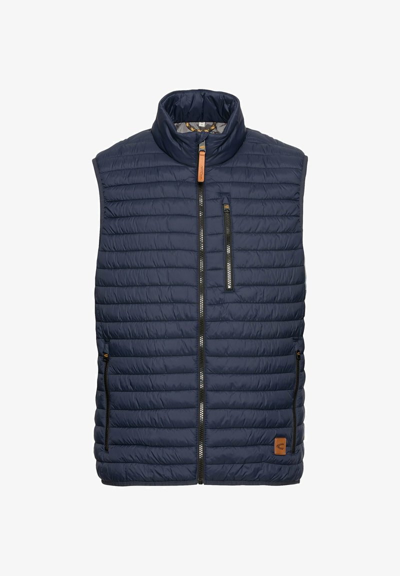 Granatowa pikowana kamizelka puchowa z wysokim kołnierzem, zamkiem błyskawicznym, dwoma kieszeniami na zamek oraz teksturowanym wzorem pikowania. Z elementem z brązowej skóry.