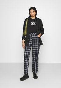 Alpha Industries BASIC - Triko s potiskem - black