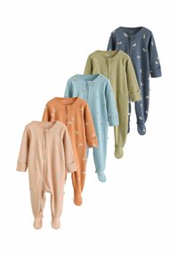 Cinco pijamas de bebé de manga larga en beige, naranja, azul, oliva y azul marino, cada uno con estampados de animales y patas con pie.