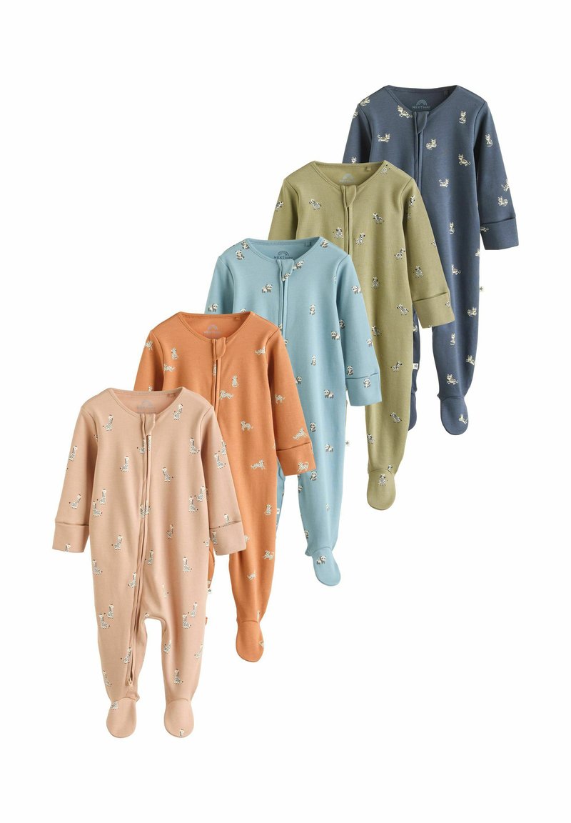 Cinco pijamas de bebé de manga larga en beige, naranja, azul, oliva y azul marino, cada uno con estampados de animales y patas con pie.
